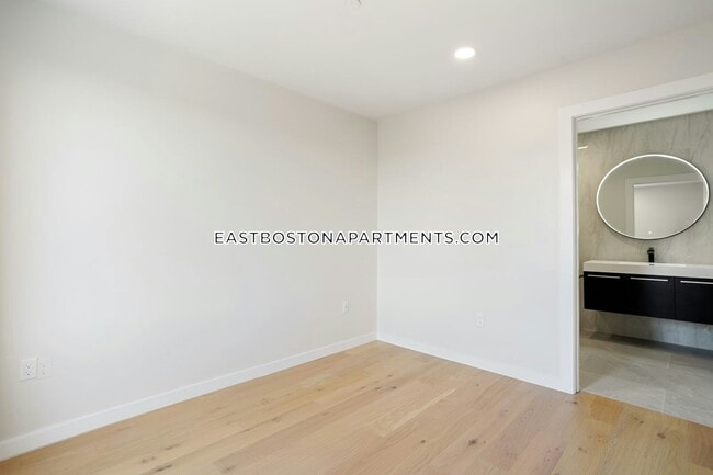 Building Photo - 194 Sumner St