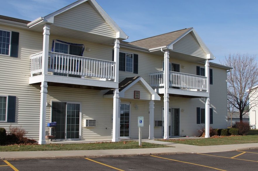 Exterior - Stoneridge Apartments