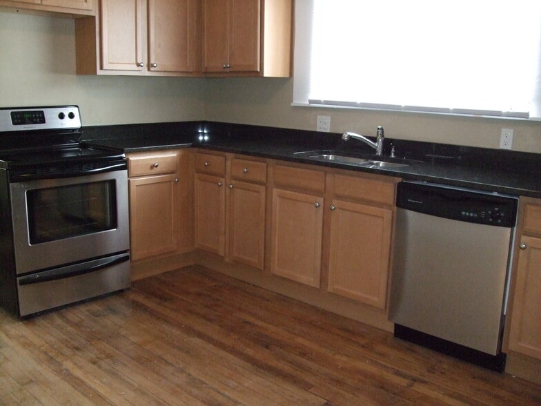 Kitchen 1 - 201 Fuller Ave NE