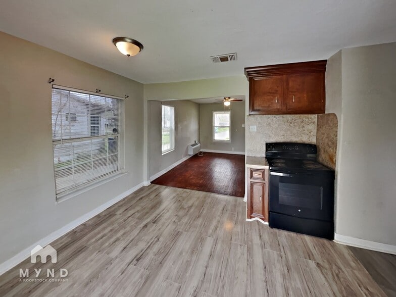 Building Photo - 4925 Merrimac St