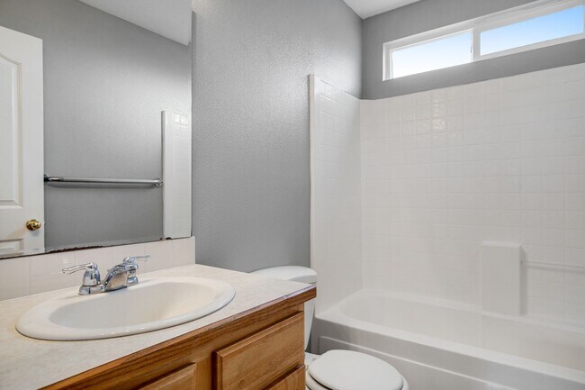 Building Photo - Freshly Updated 3-Bedroom Home for Rent in South Boise