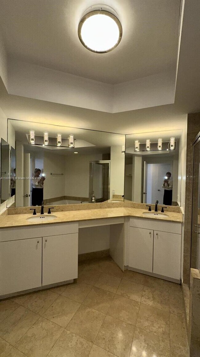 Building Photo - 4775 Collins Ave