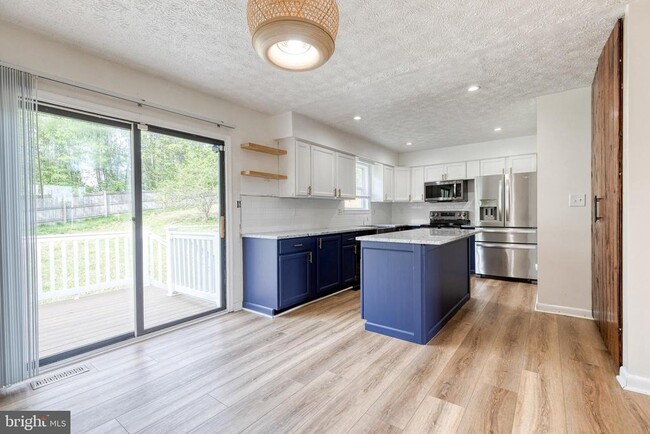 Building Photo - 1577 Loring Ct