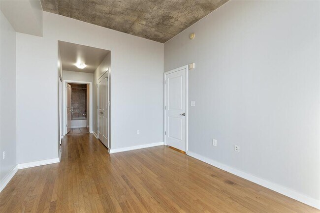 Building Photo - 360 Nueces St