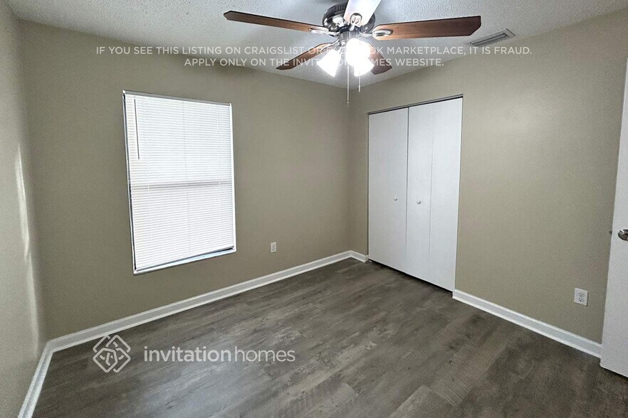 Building Photo - 1410 SW 3rd Ave