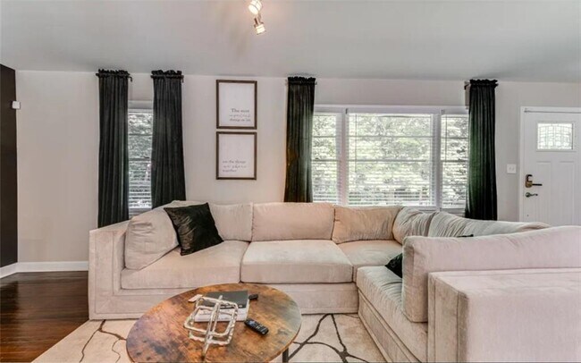 Building Photo - 3305 Flowers Dr