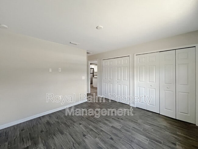 Building Photo - 1304 W 12th St