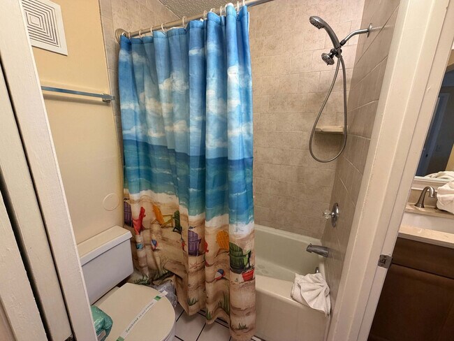 Building Photo - 8743 Thomas Dr