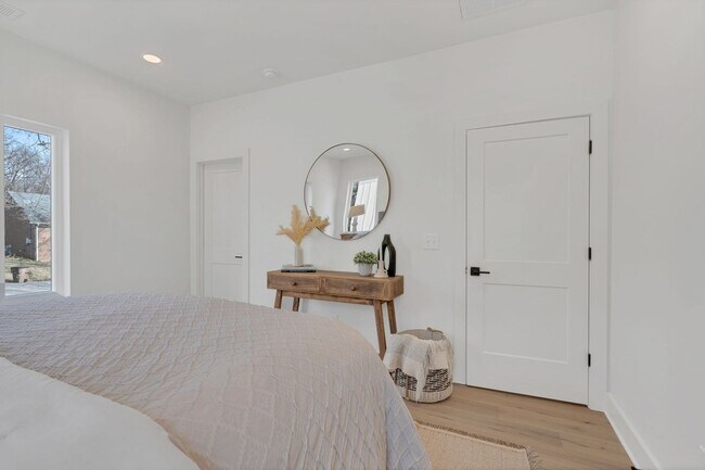 Building Photo - 2306 Ilolo St