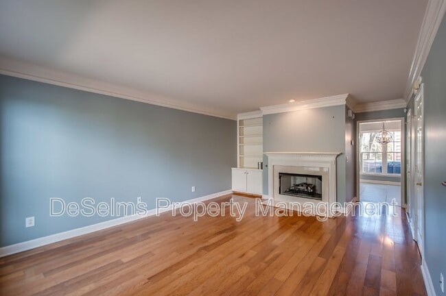 Building Photo - 1625 Brentwood Pointe