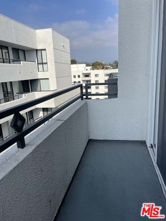 Building Photo - 10600 Wilshire Blvd