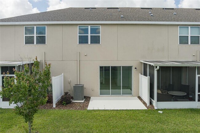 Building Photo - 6344 Willowside St