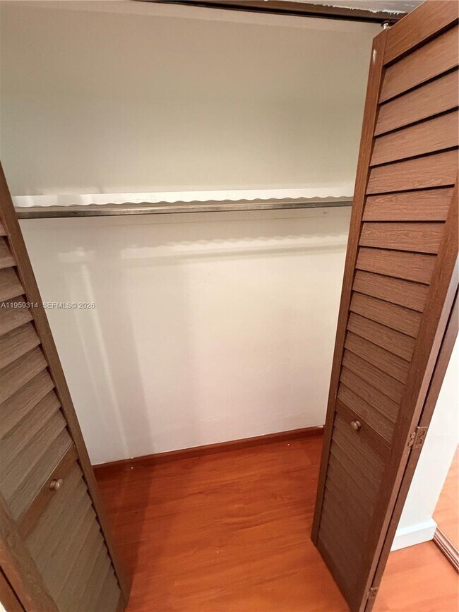 Building Photo - 1351 NE 191st St