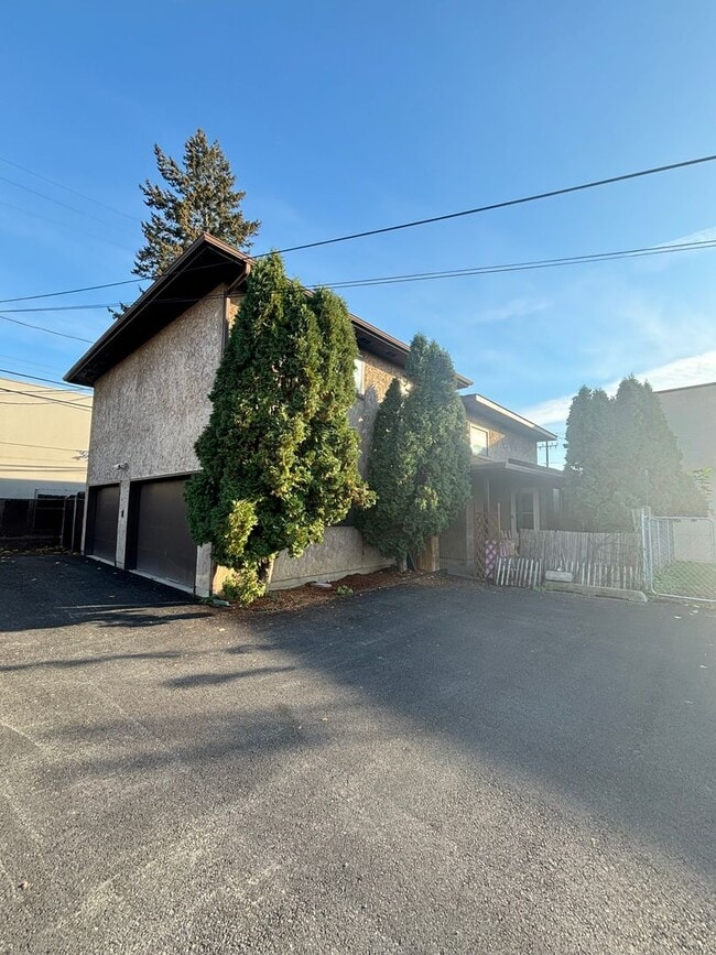 Building Photo - Remodeled Midtown Apartment (APP#244)