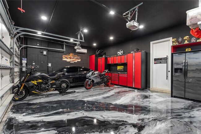 Building Photo - 9529 Eden Roc Ct