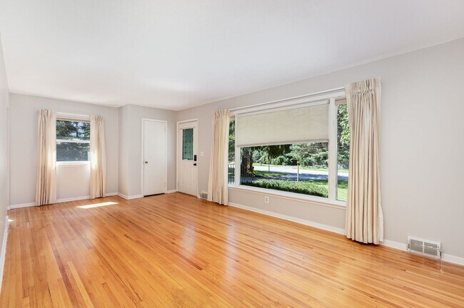 Building Photo - 4 Bed | 2 bath House in Andover School Dis...