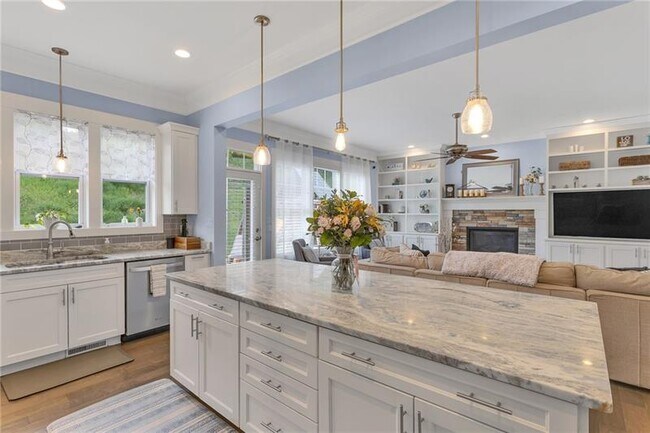 Building Photo - 5525 Fontana Ct