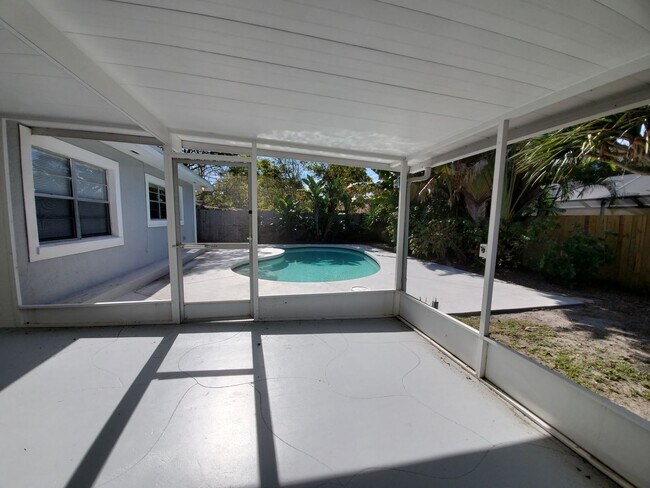 Building Photo - Stunning Pool Home in Sapphire Shores – West of the Trail Near the Ringling Museum