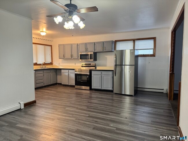 Building Photo - 704 Highland Ave