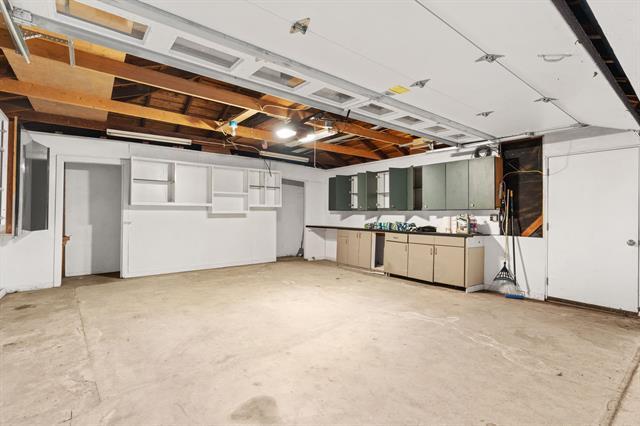 Building Photo - 3042 Newcastle Dr