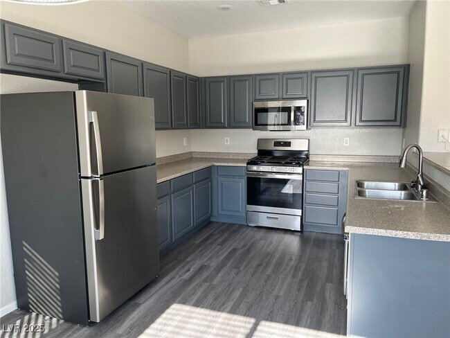 Building Photo - 8037 Peaceful Village Pl