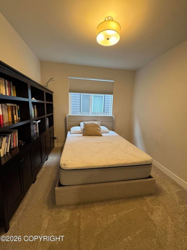Building Photo - Fully furnished ranch style in downtown Anchorage