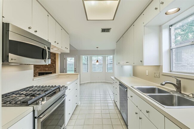 Building Photo - 8419 Stroud Dr