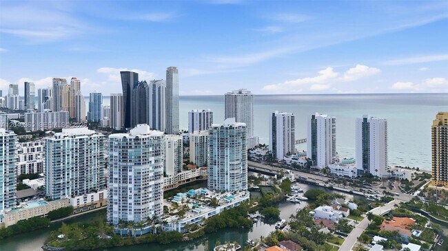 Building Photo - 16500 Collins Ave