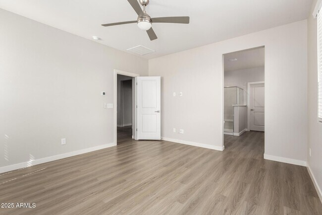 Building Photo - 1531 W Sierra Vista Dr