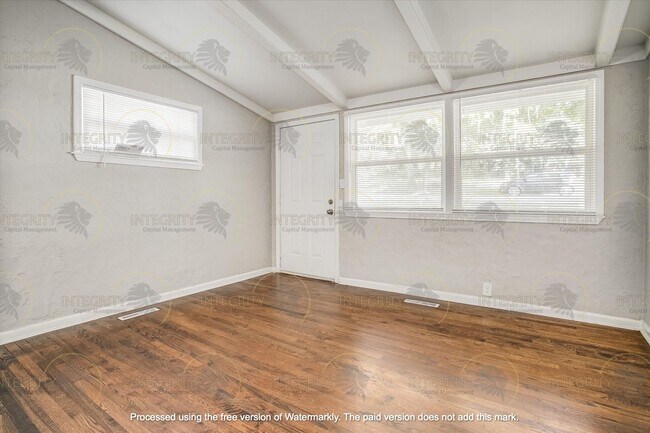 Building Photo - 4809 Farley Ave