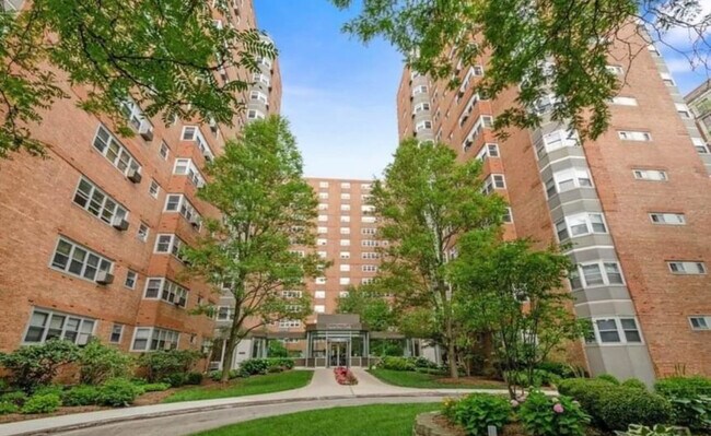 Primary Photo - 4980 N Marine Dr