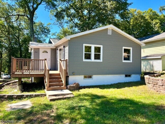 Primary Photo - 202 Dupont Ave