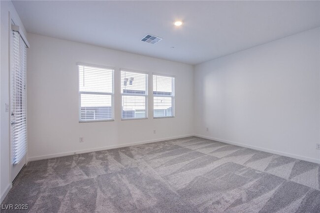 Building Photo - 139 Aqua Cmns