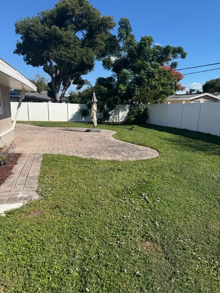 Building Photo - 2608 Hibiscus St