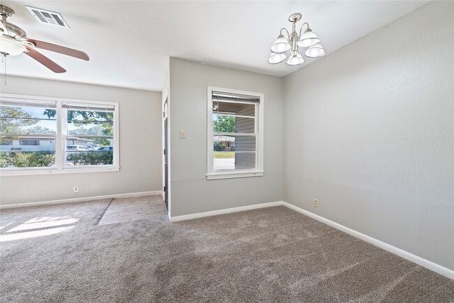 Building Photo - 322 24th Ave N