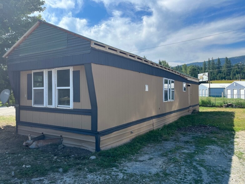 Building Photo - 1130 MT-135