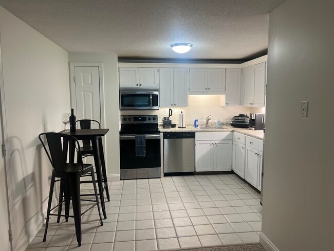 Building Photo - 402 White Cedar Blvd