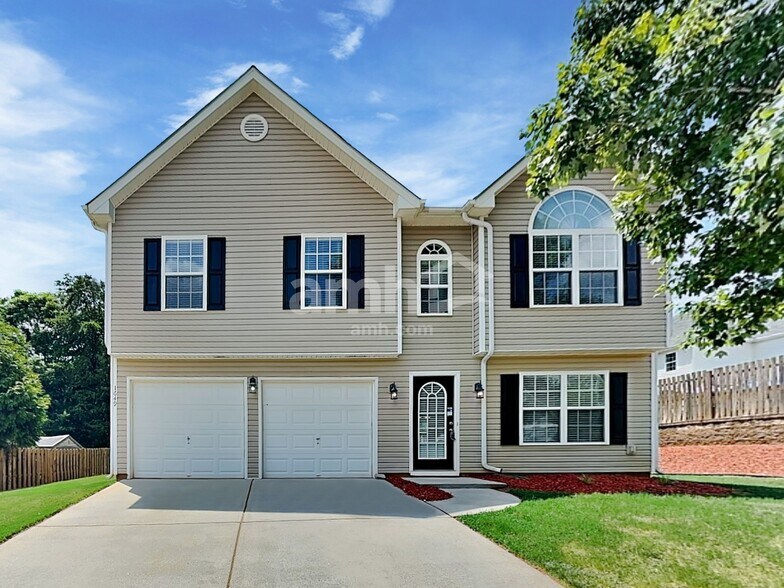 Primary Photo - 1649 Woods Ln