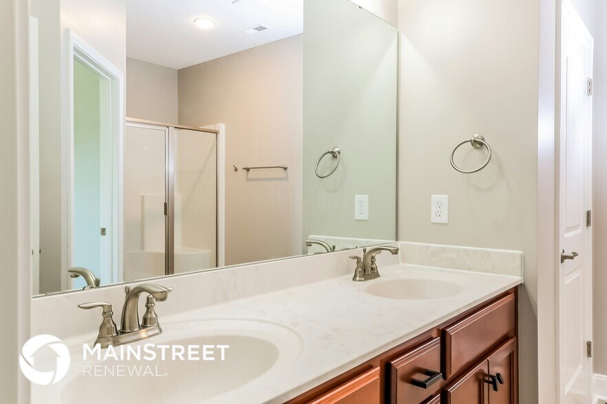 Building Photo - 96 Longo Ln