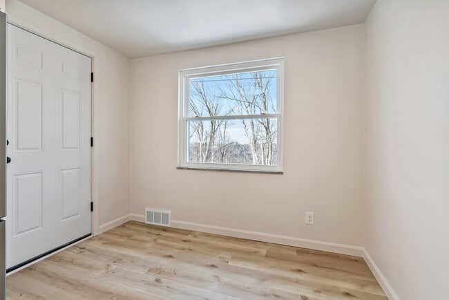 Building Photo - 4484 Scherling St