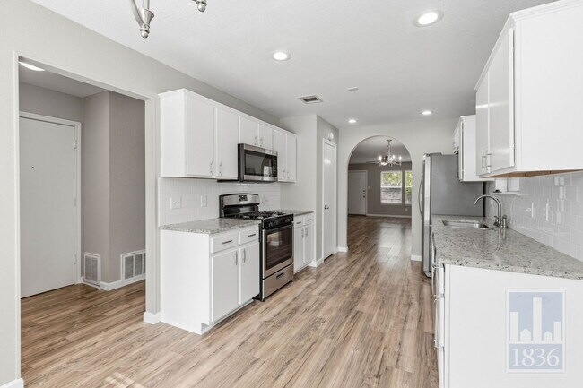 Building Photo - 1612 Sylvia Ln