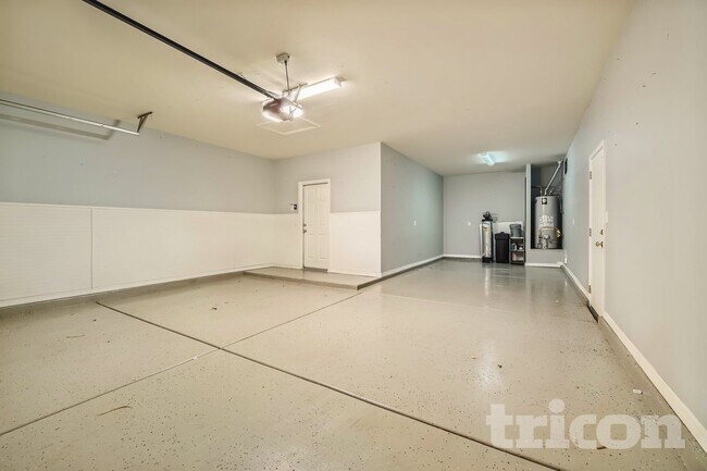 Building Photo - 678 S Desert Haven Rd