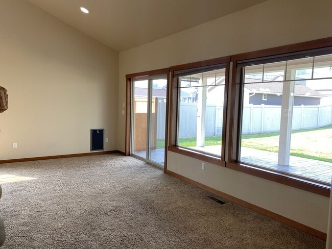 Building Photo - 3-bedroom, 1.75 Bath Home in the Village