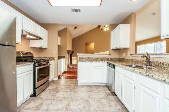 Building Photo - 4969 Briar Oaks Ln