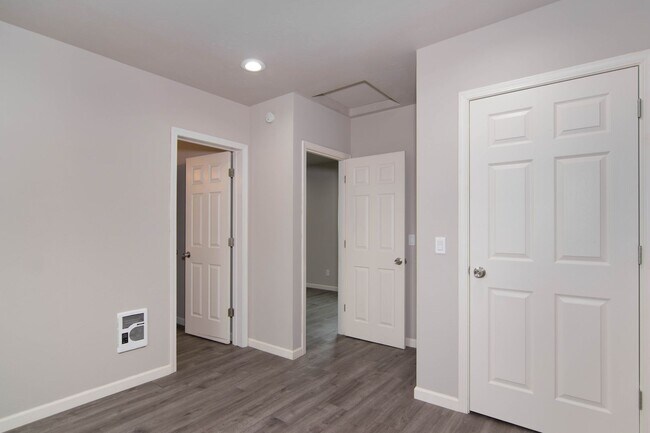 Building Photo - 1314 W Mallon Ave