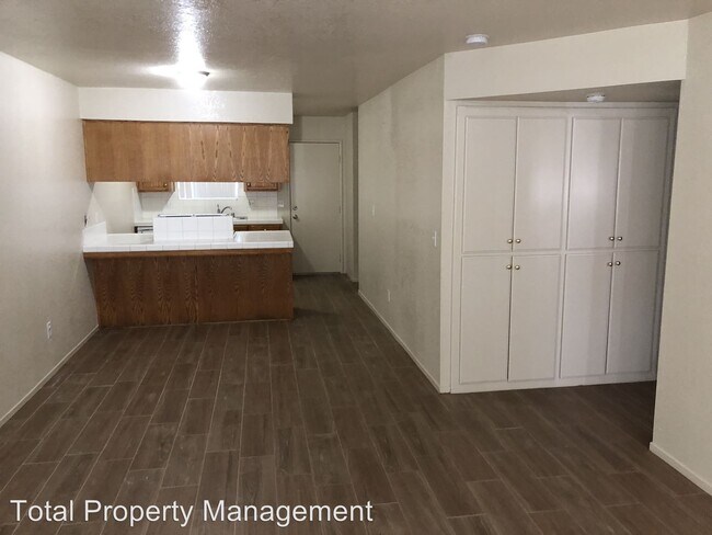 Building Photo - 2 br, 1 bath House - 3532 S. Woodland St.