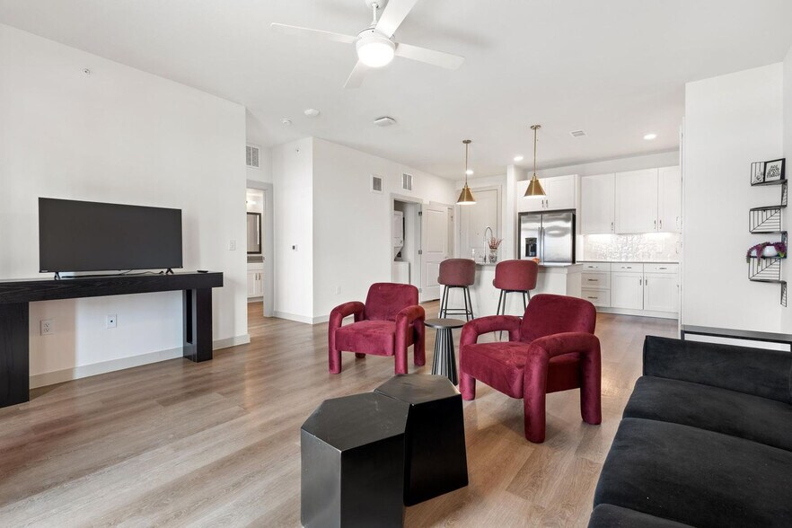 Building Photo - 1301 Leah Ave