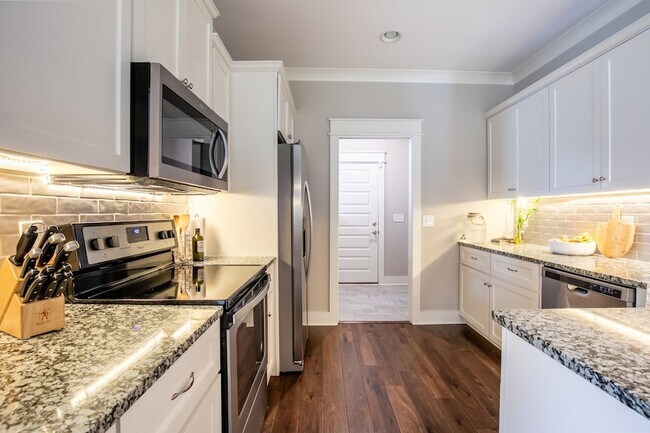 Building Photo - 5322 Honeybee Dr