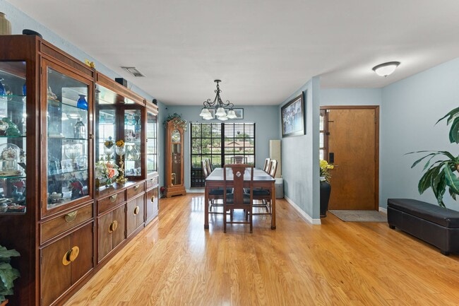Building Photo - 1341 S Ridge Lake Cir