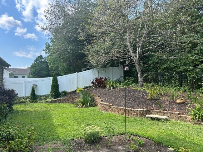 Building Photo - 2807 Oakleigh Twp Dr